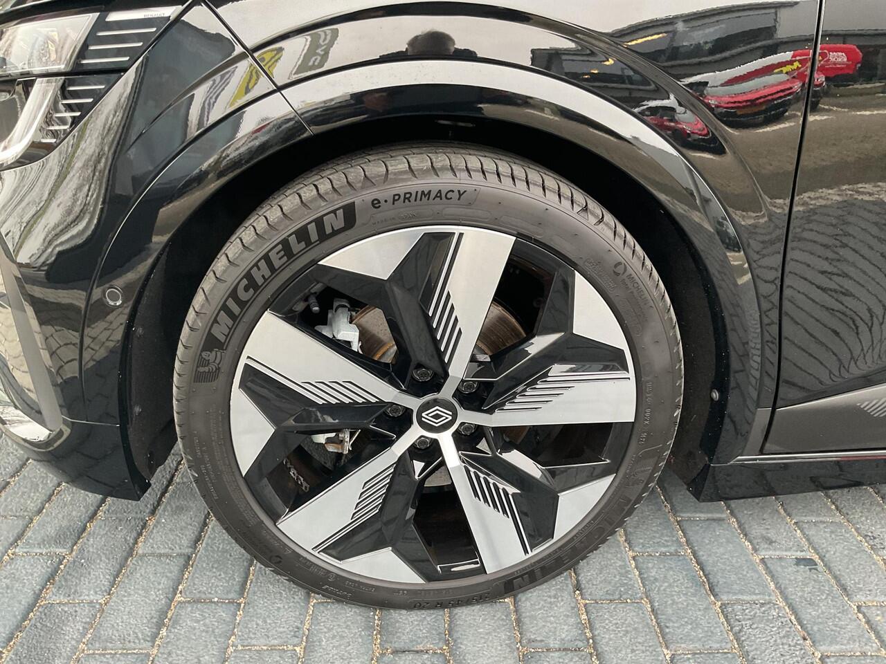 Renault MEGANE E-Tech EV60 Optimum Charge Techno / CLIMATE CONTROL / NAVIGATIE / PDC + CAMERA / ADAPT. CRUISECONTROL / STUURWIEL VERWARMING / APPLE & ANDROID CARPLAY