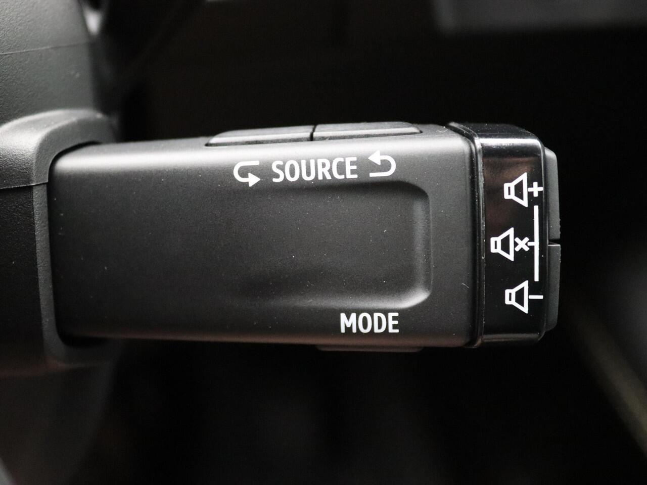 Renault MEGANE E-Tech comfort range iconic 60 kWh | Active driver assist | Blind spot warning | Smart rear view mirror |