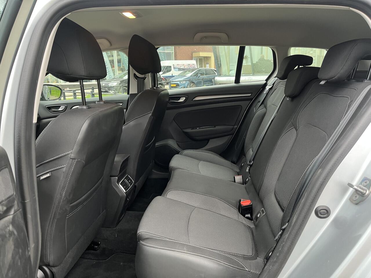 Renault MEGANE Estate 1.3 TCe 140 PK Equilibre / AppleCarplay - Android Auto / Keyless / Climate / PDC V+A /