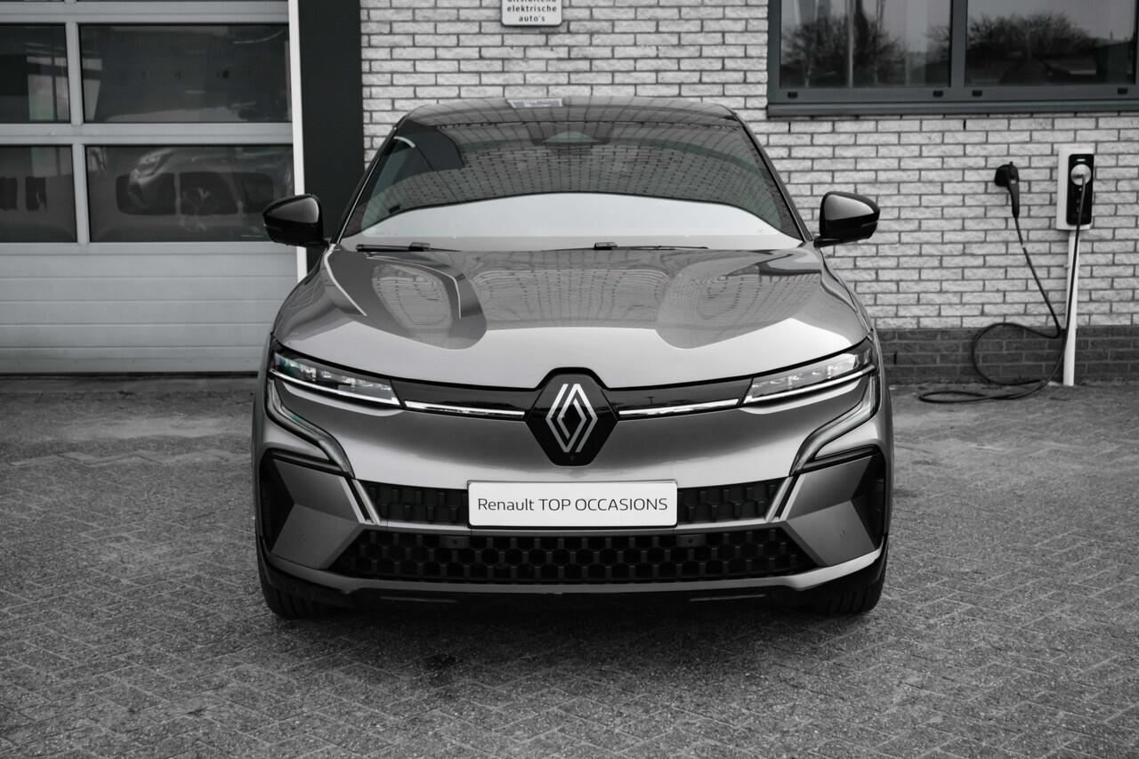 Renault MEGANE E-Tech EV60 Optimum Charge Iconic | lederen bekleding | Harman Kardon audio | elektrisch stoelverstelling | 16 % bijtelling over 30K > 60 mnd af nieuw | | incl. Bovag rijklaarpakket met 12 maanden garantie |