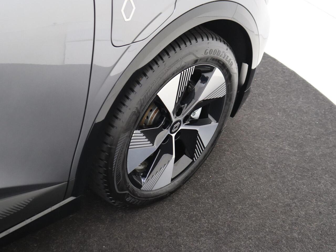 Renault MEGANE E-Tech EV60 Optimum Charge Equilibre 220PK | Achteruitrijcamera | Parkeersensoren Achter | AppleCarplay & AndroidAuto | Lane Assist | Bluetooth | Lichtmetalen Velgen | Led Verlichting |