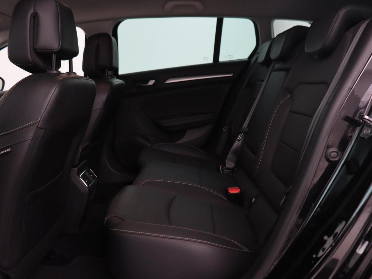 Renault MEGANE 1.6 E-Tech Plug-In Hybrid 160 Business Edition One | Leder | Stoelverwarming | Trekhaak | Carplay | Stuurverwarming | Keyless | Full LED | Navigatie | Climate control | Plug In