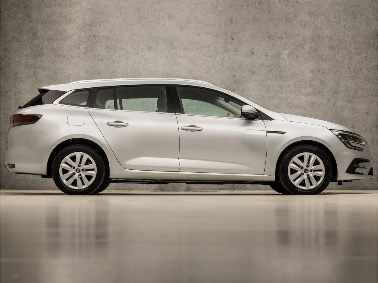 Renault MEGANE Estate 1.6 E-Tech Plug-In Hybrid Sport 160Pk Automaat (VIRTUAL COCKPIT, APPLE CARPLAY, GROOT NAVI, LED KOPLAMPEN, SPORTSTOELEN, PARKEERSENSOREN, CRUISE, NIEUWE APK, NIEUWSTAAT)