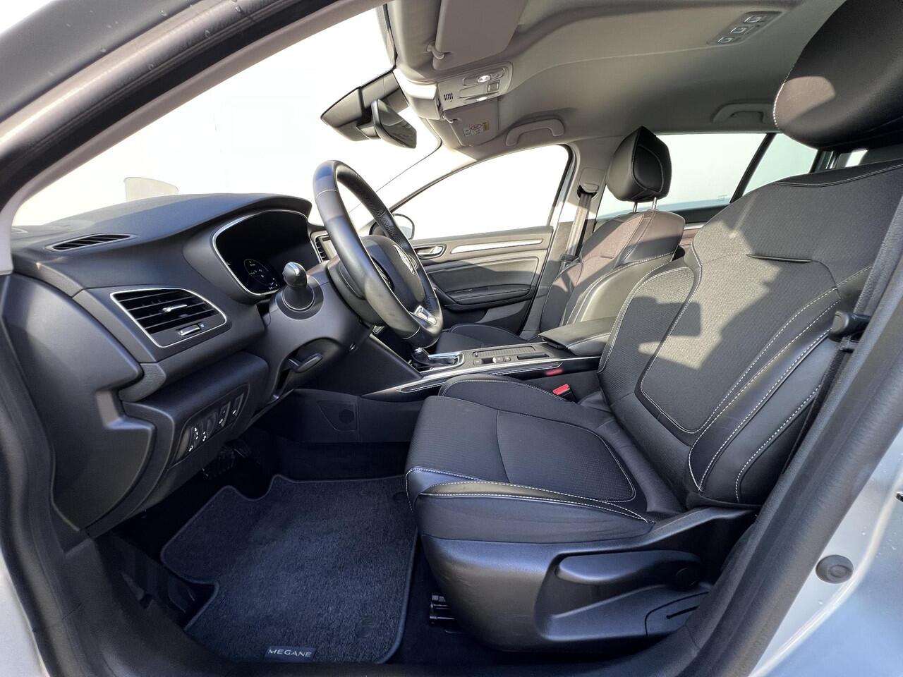 Renault MEGANE Estate 1.6 E-Tech Plug-In Hybrid 160 Techno / Dealer onderhouden / EAER 51 km / Navigatie / HUD / Stuur- en stoelverwarming / Apple Carplay Android / 17" LM wielen / Camera / Parkeerassistent /