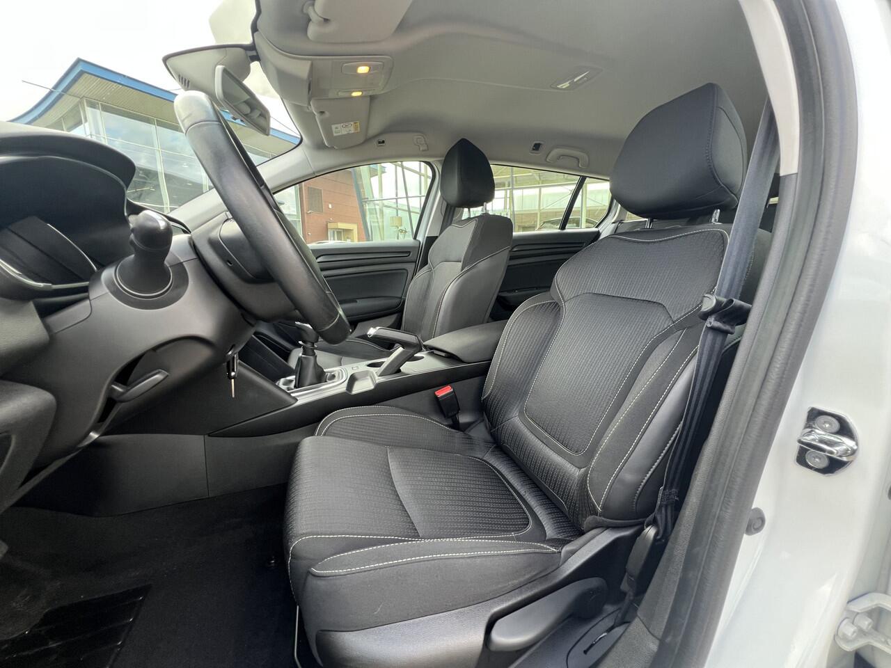 Renault MEGANE Estate 1.3 TCe 140 PK Business / Dealer onderhouden / Apple Carplay - Android Auto / Stoelverw. Climate / PDC V+A /