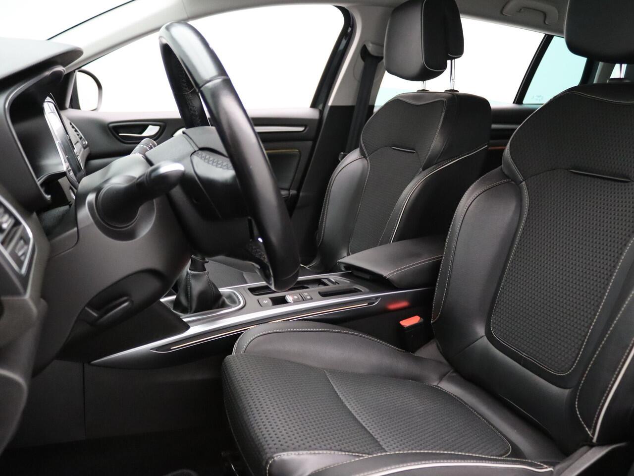 Renault MEGANE Estate TCe 115pk BOSE Camera | Cruise | Navi | Parkeersens. v+a | Trekhaak