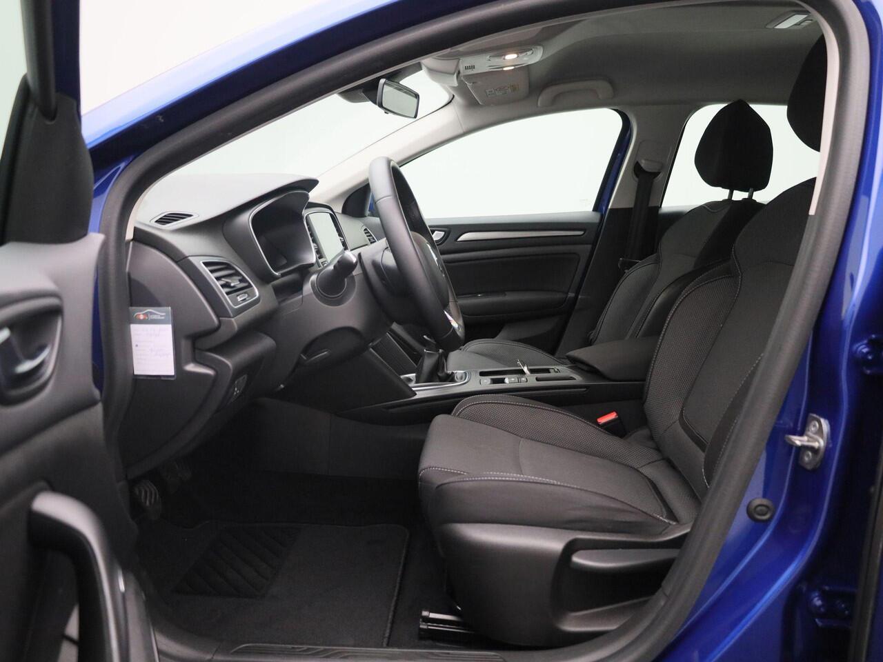 Renault MEGANE Estate TCe 140 Equilibre | Easy Link multimediasysteem met Apple CarPlay & Android Auto | Climate Control | Pack Style = lichtmetalen velgen + dakrails | Metaalkleur |