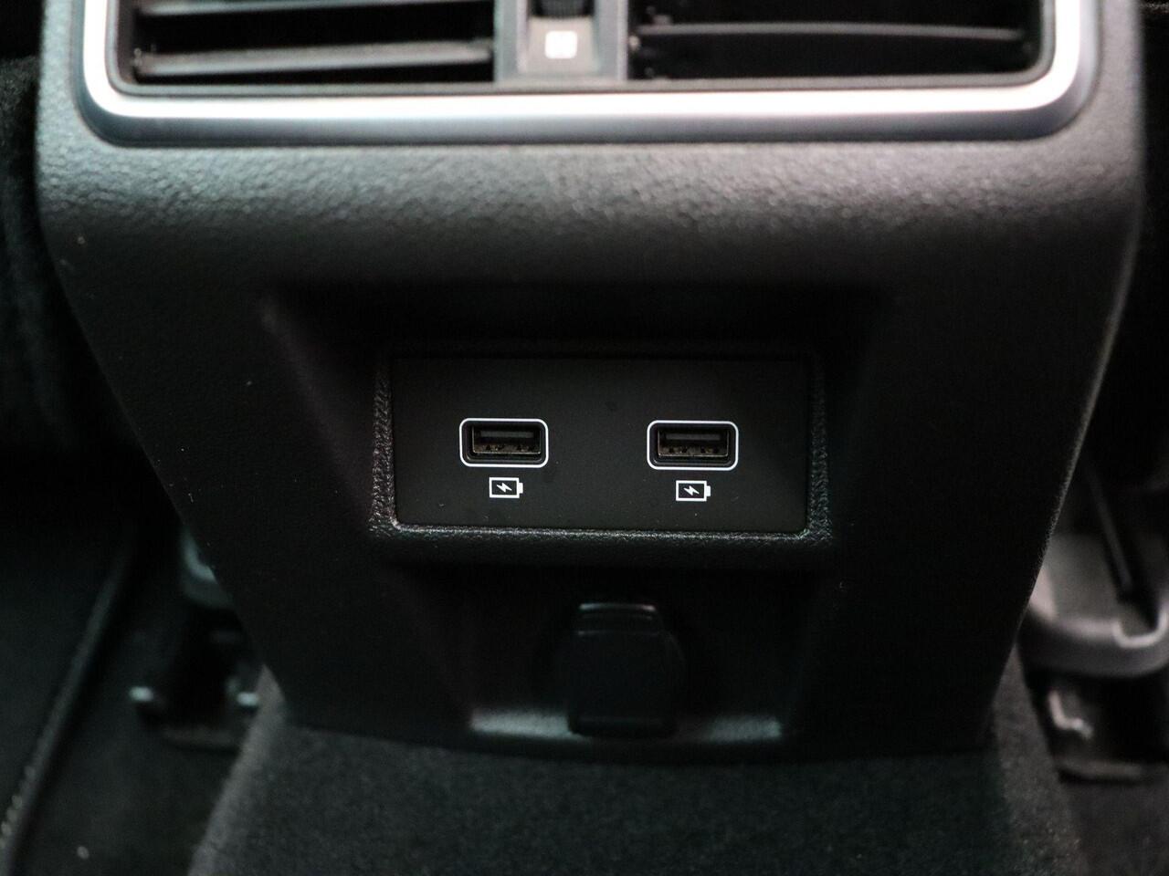 Renault MEGANE Estate TCe 140pk EDC/Autom. Intens | Navigatie | Climate control | Parkeersensoren voor en achter | Apple carplay / Android auto |