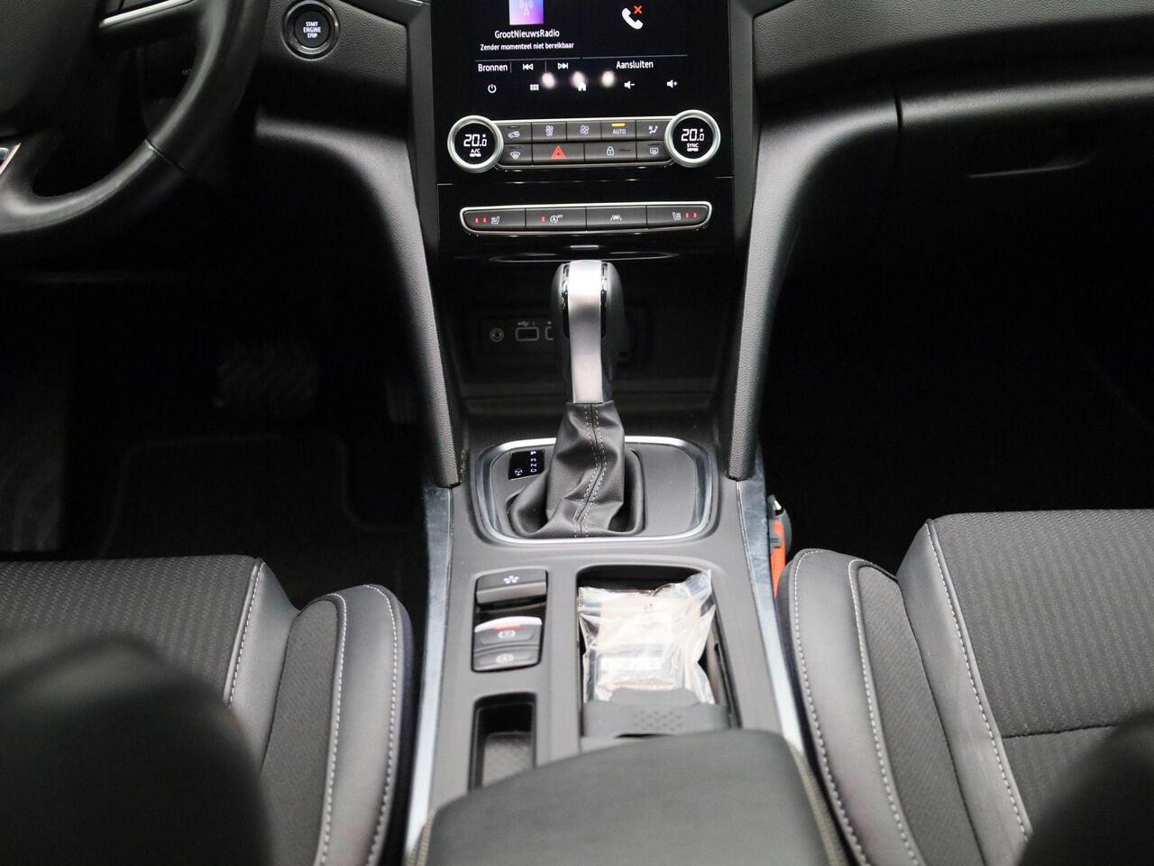 Renault MEGANE Estate TCe 140 EDC Automaat Techno | Climate Control | Apple Carplay & Android Auto | Navigatie | 17' Inch Lichtmetalen Velgen | Parkersensoren + Achteruitrijcamera |