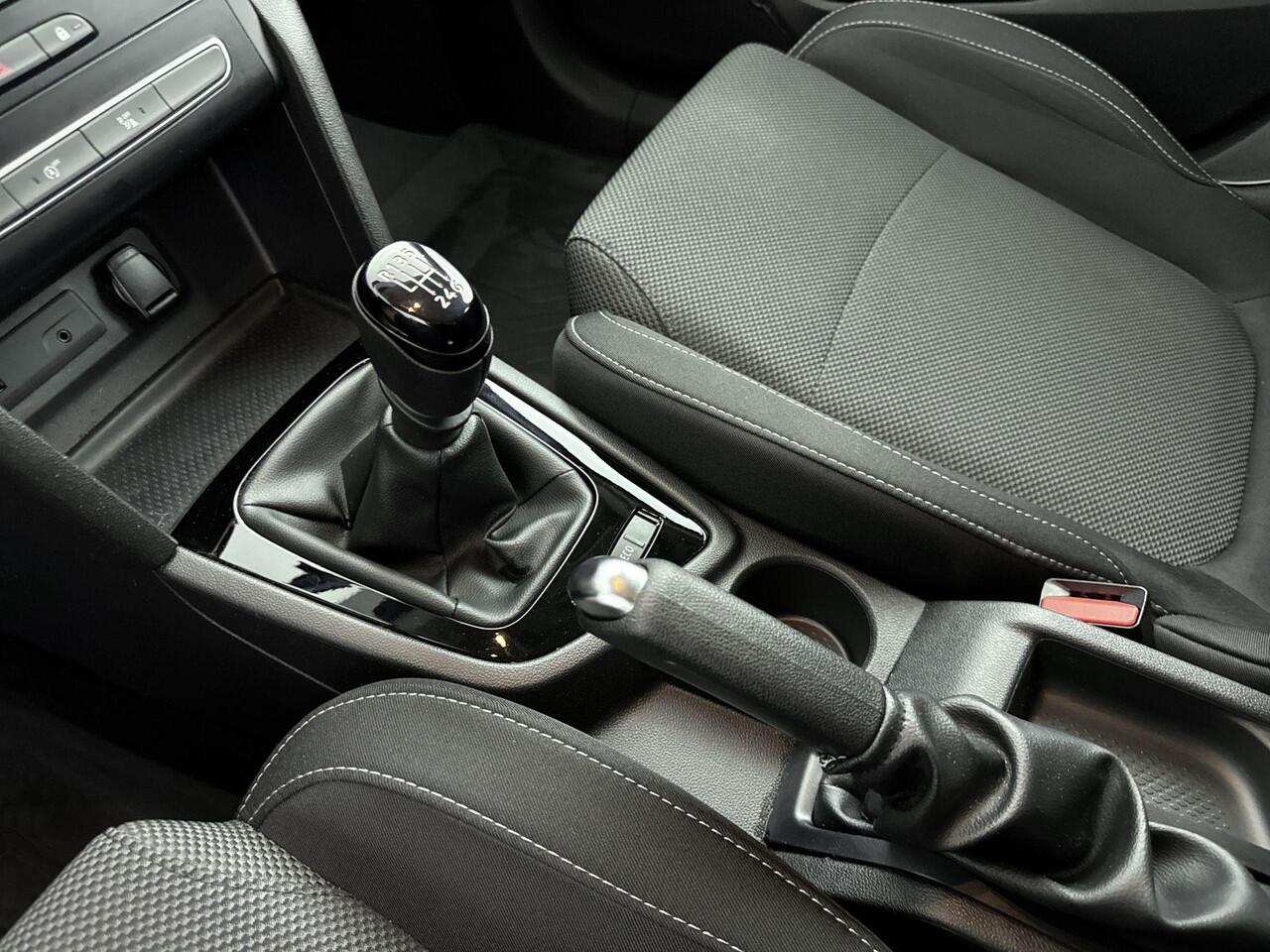 Renault MEGANE Estate 1.3 TCe 115Pk Business Zen | Trekhaak | Trekgewicht 1700KG! | Airconditioning | Parkeersensoren Achter | Cruise Control |