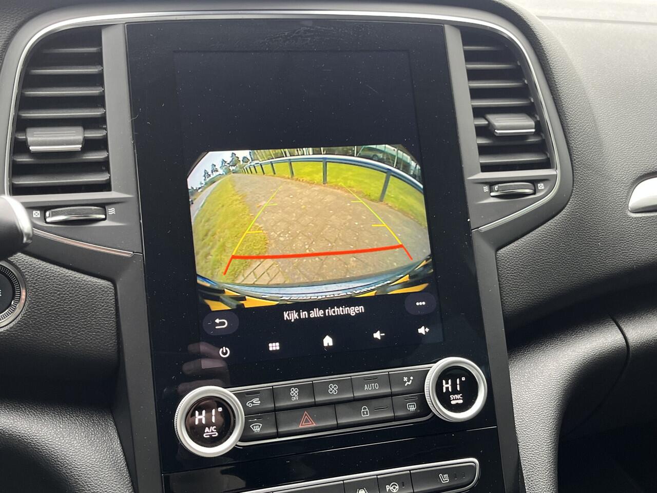 Renault MEGANE Estate 1.6 E-Tech Plug-In Hybrid 160 PK Intens / Automaat / Camera / Stoelverw. / Keyless / 16'' LMV /