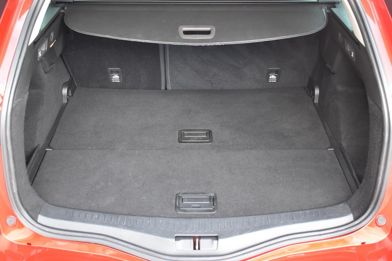 Renault MEGANE Estate TCe 140 EDC Techno | AUTOMAAT | TREKHAAK | CAMERA | NAVI | CRUISE CONTROL | CLIMATE CONTROL | ALL-SEASONBANDEN | PDC | LMV