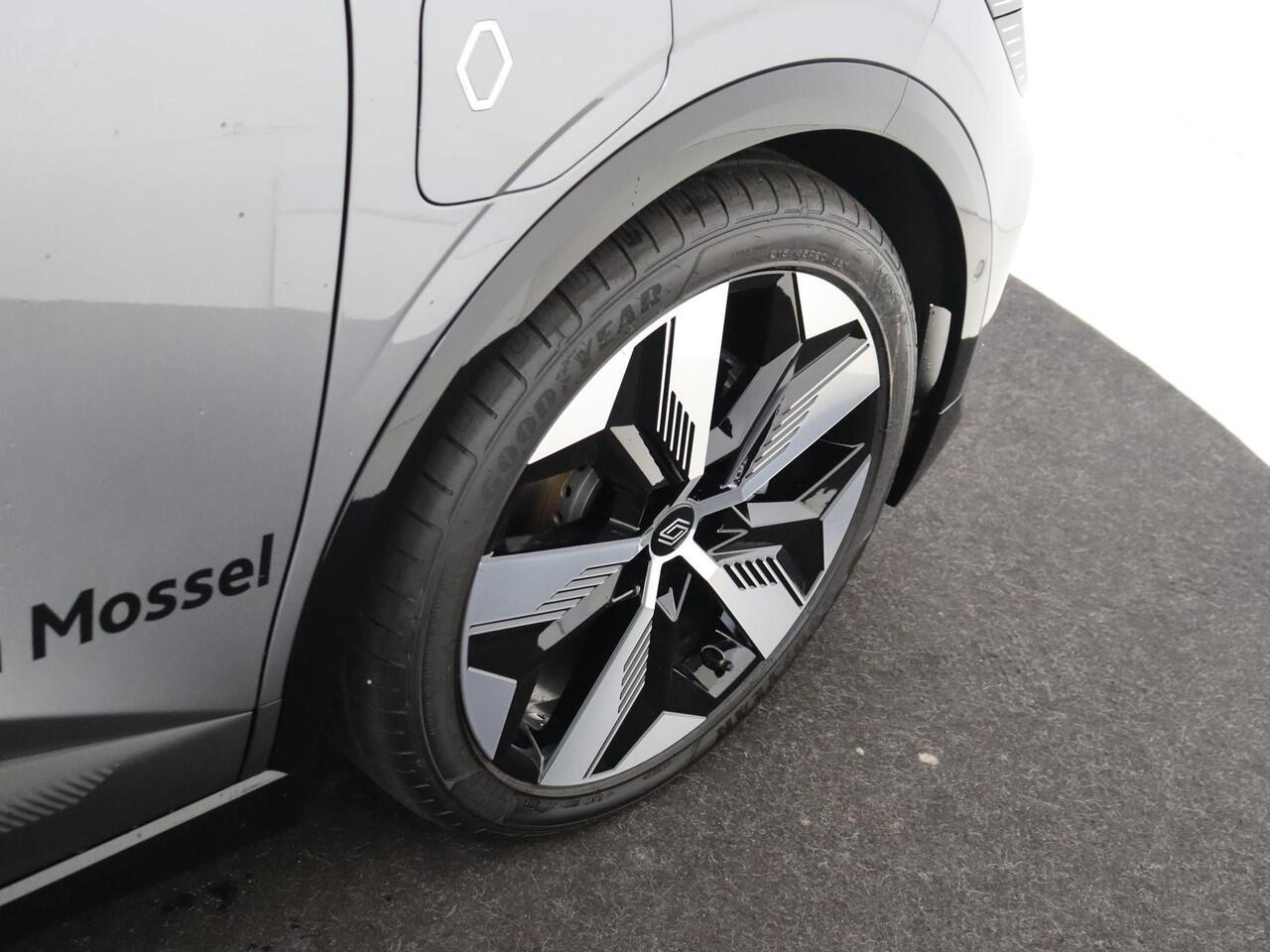 Renault MEGANE E-Tech comfort range techno 60 kWh | Navigatie met Google Integratie | Climate Control | Cruise Control Adaptief | Apple Carplay/Android Auto | Harman Kardon Premium Audio | Warmtepomp | Pack Winter | Parkeersensoren incl. Camera |