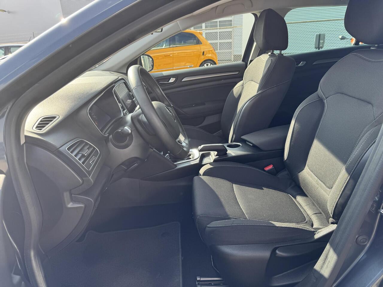 Renault MEGANE Estate 1.3 TCe Business Zen / AUTOMAAT / NAVIGATIE / STOELVERWARMING /