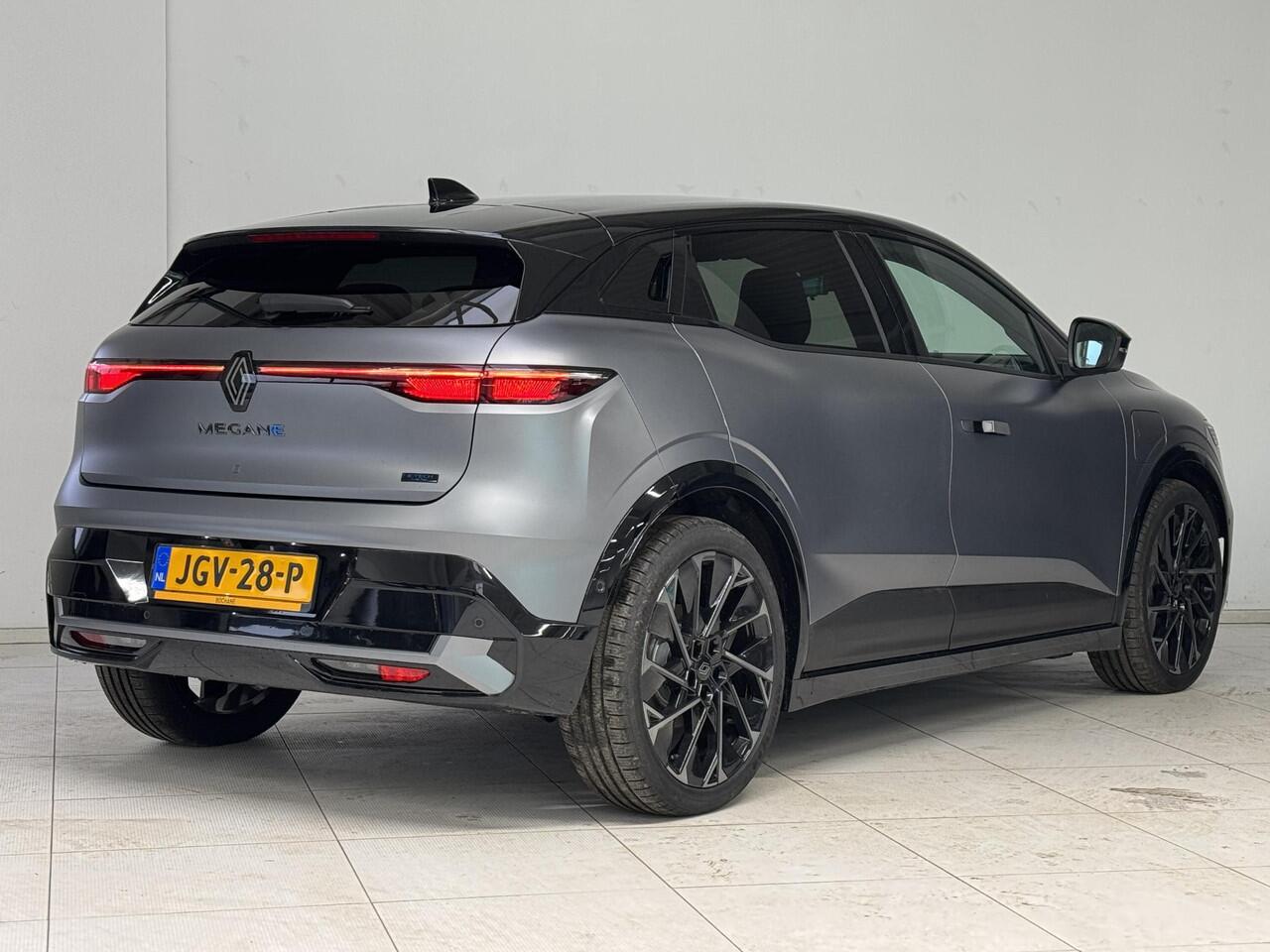 Renault MEGANE E-Tech Comfort Range Esprit Alpine 60 kWh | Demo | Warmtepomp | Harman / Kardon | Camera | Stoel + stuurverwarming |