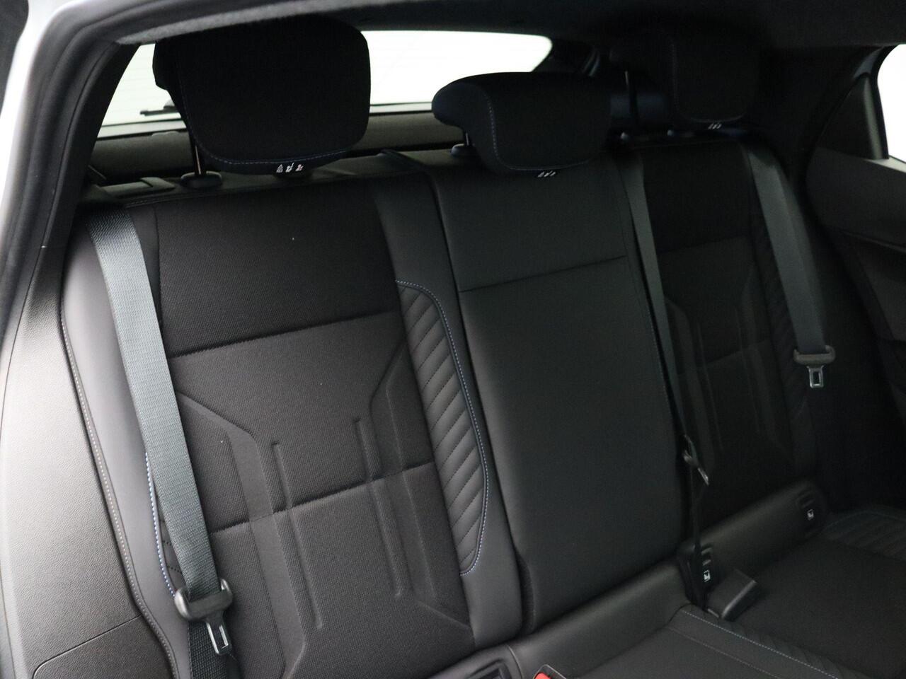 Renault MEGANE E-Tech comfort range esprit alpine 60 kWh | Warmtepomp | Stoel & Stuur verwarming | Aviloo 99.2 % | Elektrische stoel met massagefunctie |