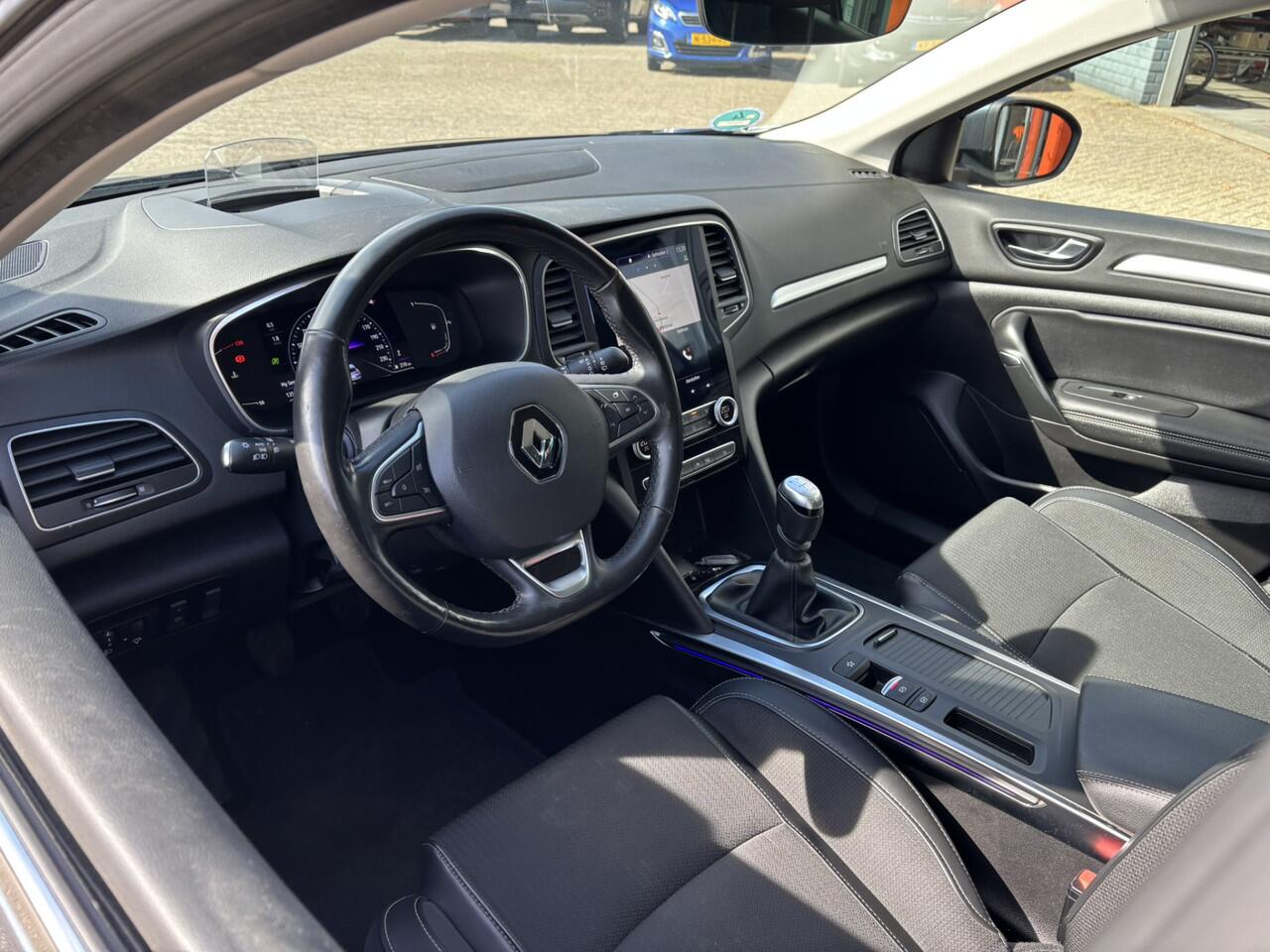 Renault MEGANE Estate 1.3 TCe Intens / Head up Display / Trekhaak / Applecarplay/AndroidAuto / Stoel & Stuurverwarming /