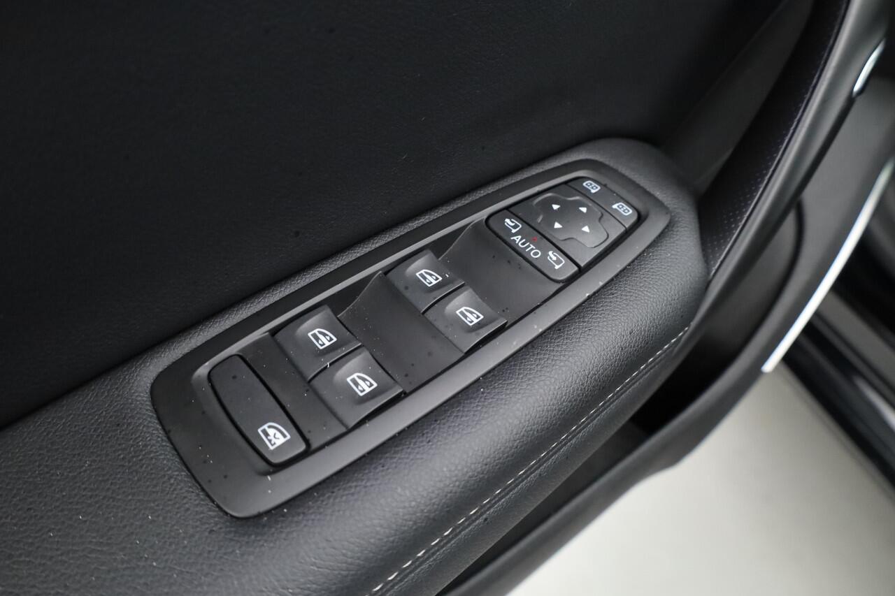 Renault MEGANE Estate 1.3 TCe Limited | Dig. Cockpit | Cruise | Nav+App.connect | Camera+PDC | Dodehoek | 16'' | ACC | Led | Sfeerverl. V