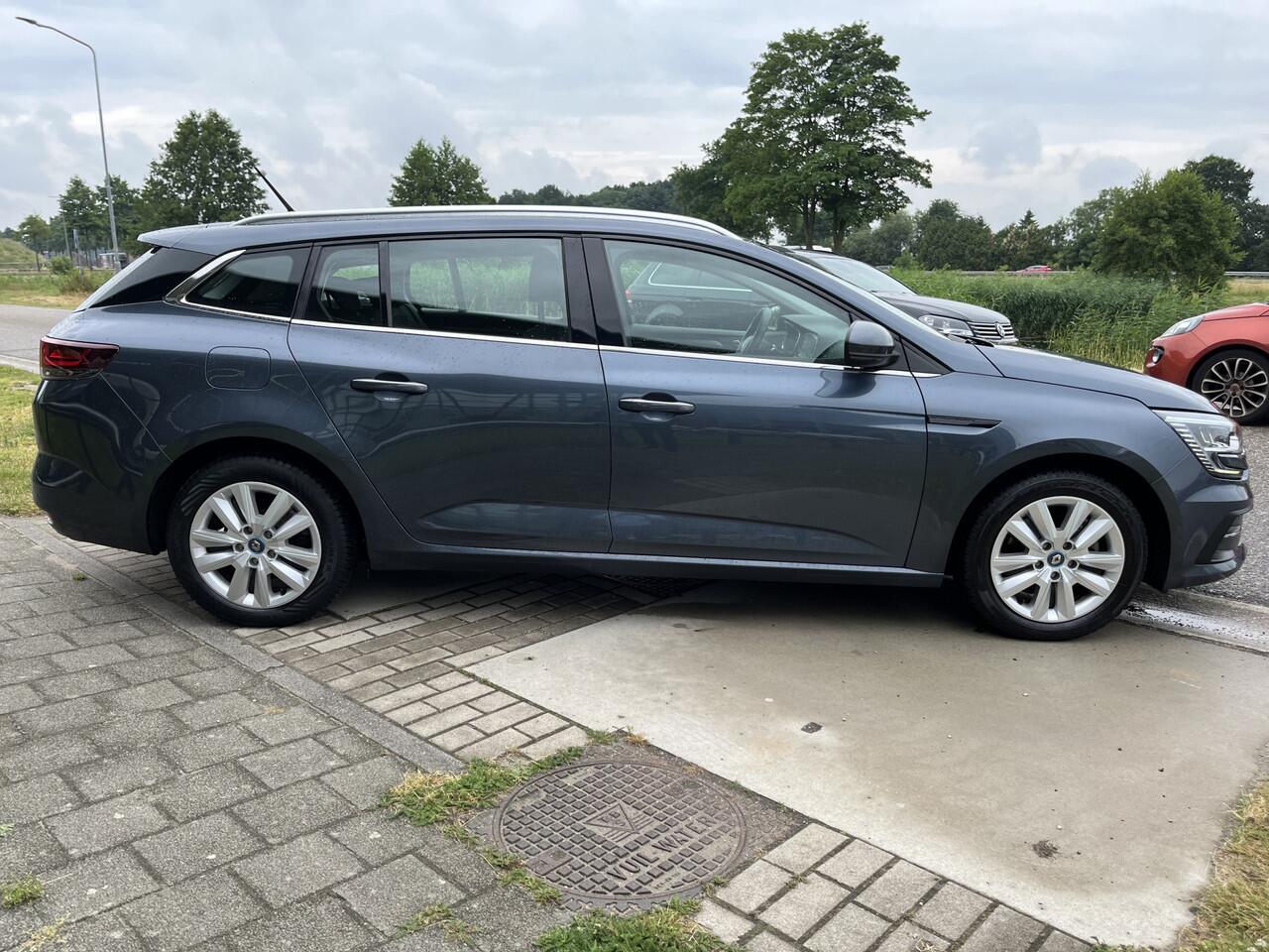 Renault MEGANE Estate 1.6 E-Tech Plug-In Hybrid 160 Business / Automaat / Apple Carplay - Android Auto / PDC V+A / Keyless / Climate /