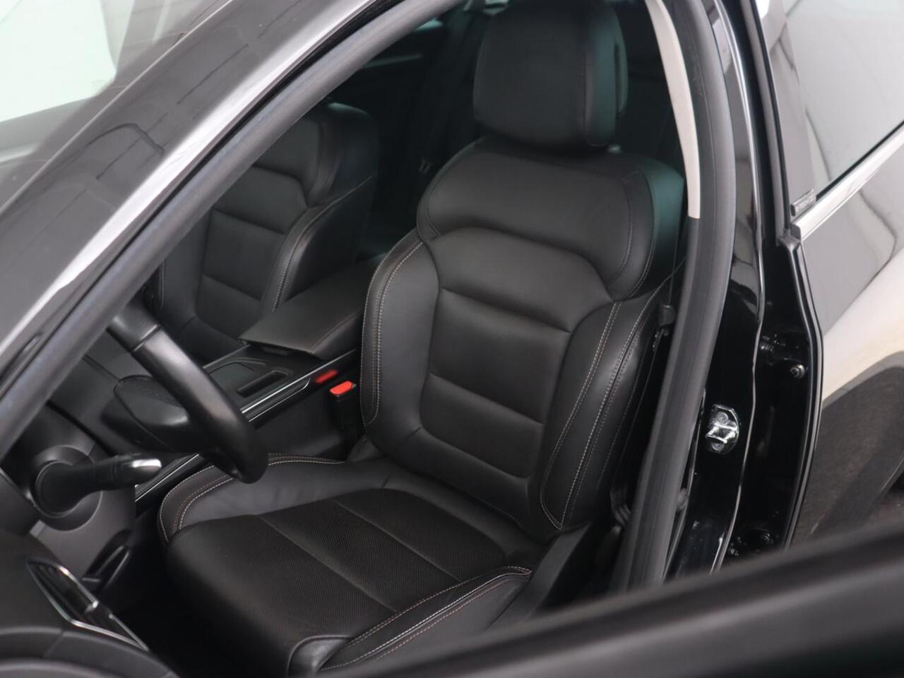 Renault MEGANE 1.6 E-Tech Plug-In Hybrid 160 Business Edition One | Leder | Stoelverwarming | Trekhaak | Carplay | Stuurverwarming | Keyless | Full LED | Navigatie | Climate control | Plug In