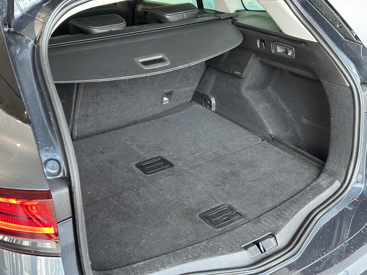 Renault MEGANE Estate 1.3 TCe 140 EDC Techno AUTOMAAT | TREKHAAK | PARKEERSENSOREN VOOR-/ACHTER | ACHTERUITRIJCAMERA | APPLE CARPLAY/ANDROID AUTO