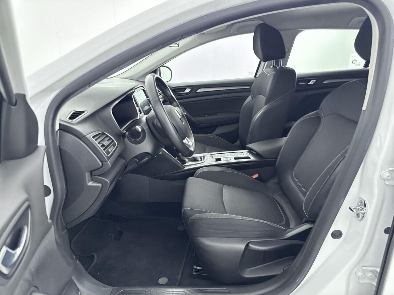 Renault MEGANE 1.6 E-Tech Plug-In Hybrid Business Zen 160PK | Automaat | Navigatie | LED Koplampen | Parkeersensoren Voor & Achter | Apple CarPlay & Android Auto