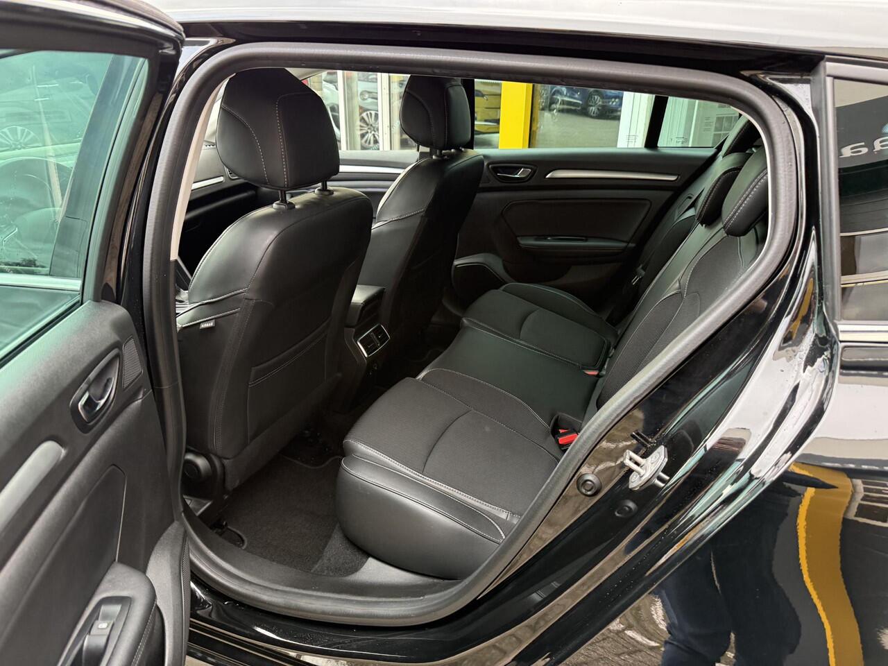 Renault MEGANE Estate 1.3 TCe 140 Techno | Trekhaak | NAP | Navigatie | Achteruitrijcamera | DAB | Key-less | Climate Control | LED | Dodehoek detectie |