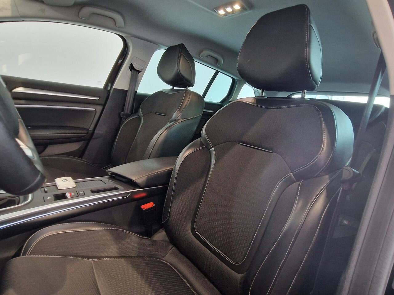 Renault MEGANE Estate 1.3 TCe 140 EDC Techno AUTOMAAT | TREKHAAK | PARKEERSENSOREN VOOR-/ACHTER | ACHTERUITRIJCAMERA | APPLE CARPLAY/ANDROID AUTO