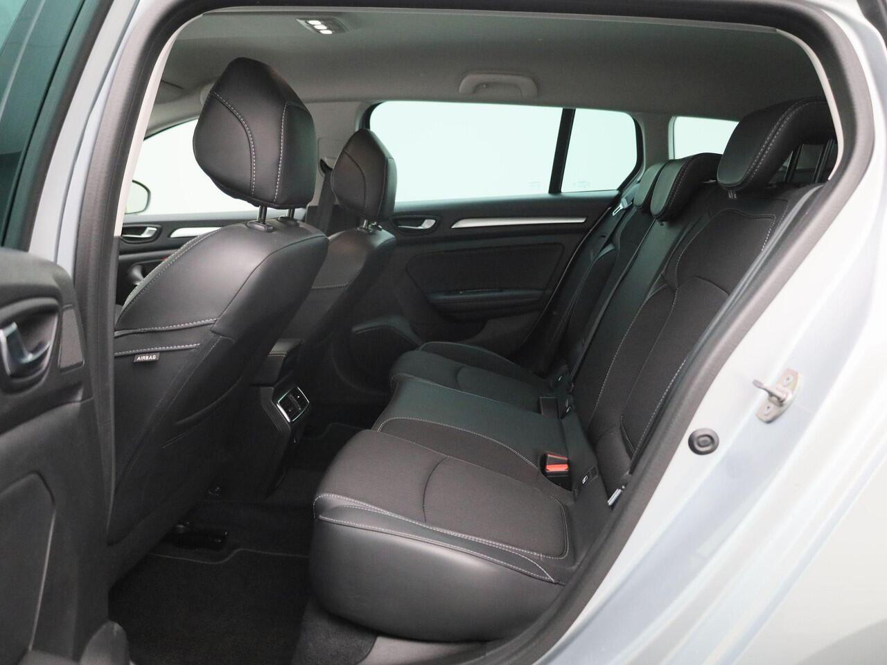 Renault MEGANE Estate 1.3 TCe 140 Techno | Automaat | Verwarmbare voorstoelen | achteruitrijcamera