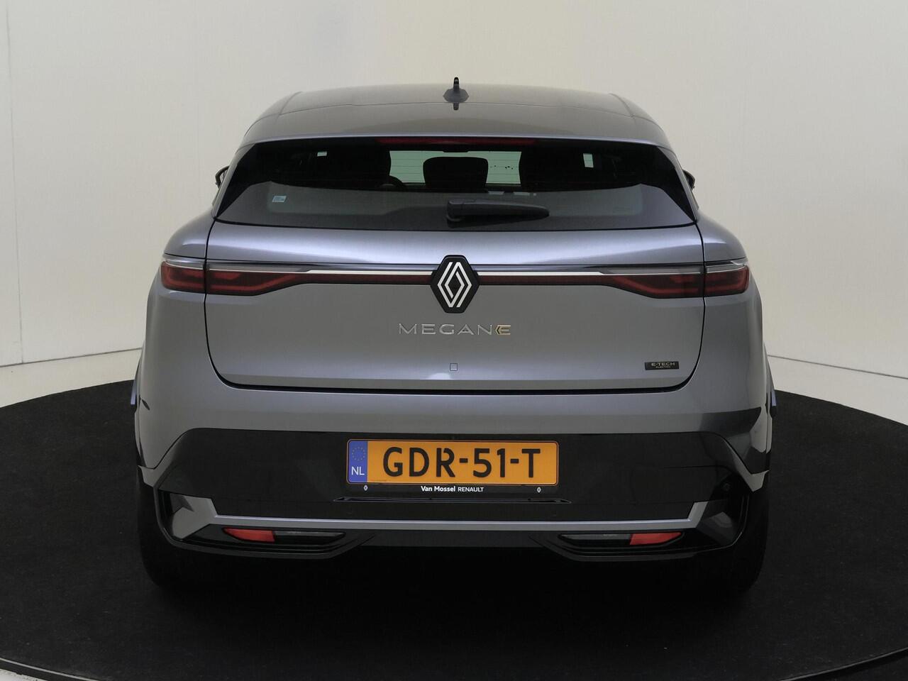 Renault MEGANE E-Tech EV60 220 Optimum Charge Equilibre | Achteruitrijcamera | Parkeersensoren Achter | AppleCarplay & AndroidAuto | Lane Assist | Bluetooth | Lichtmetalen Velgen | Led Verlichting |