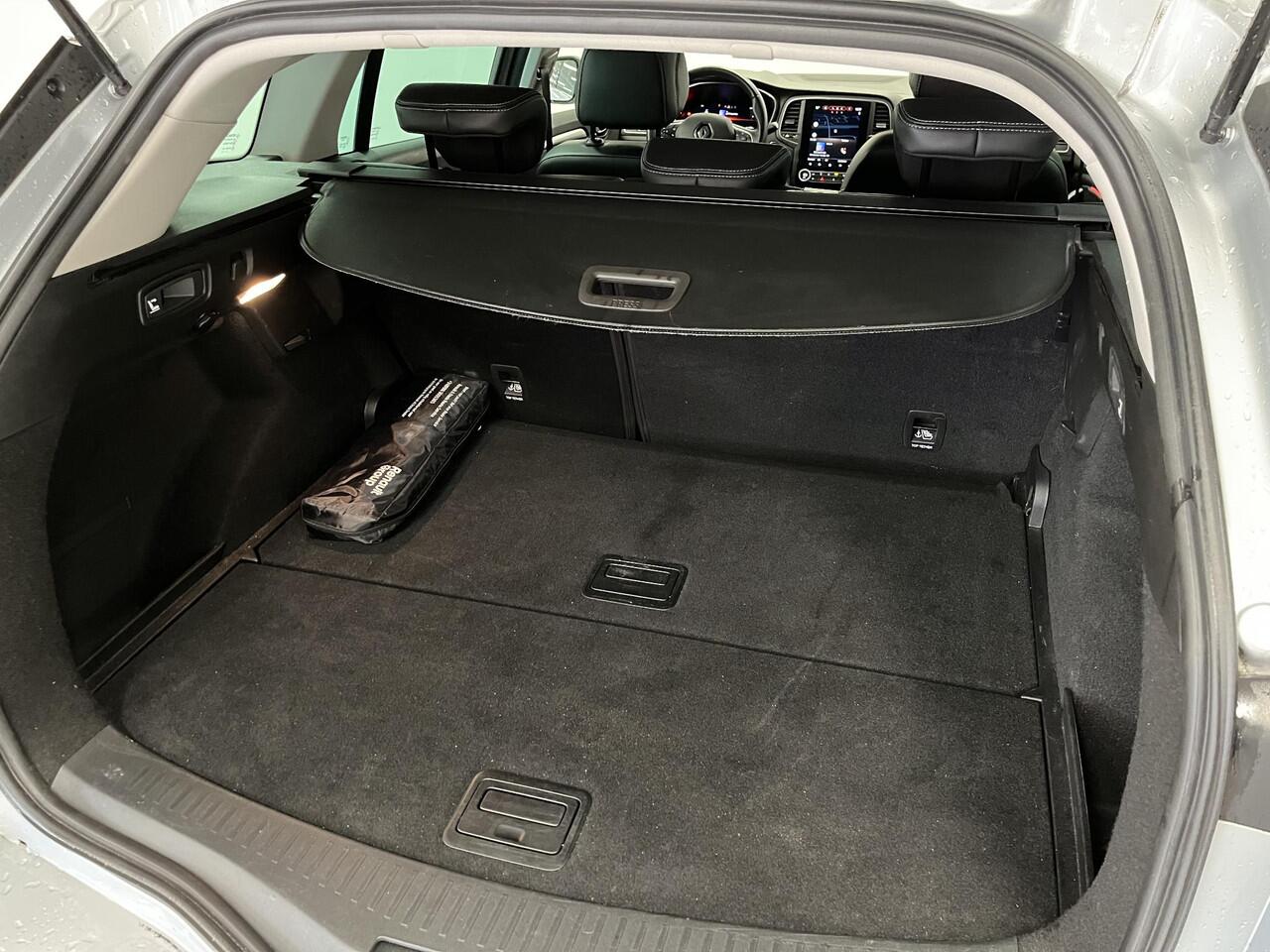 Renault MEGANE Estate 1.3 TCe 140 EDC Techno | Trekhaak 1700 kg geremd | All-season banden | Dodehoek Detectie | Camera | Carplay