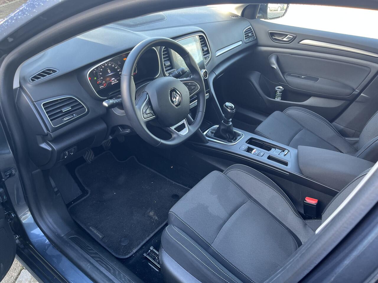 Renault MEGANE Estate 1.3 TCe 140 Equilibre Led / Clima / LMV 50%deal 8475,- ACTIE