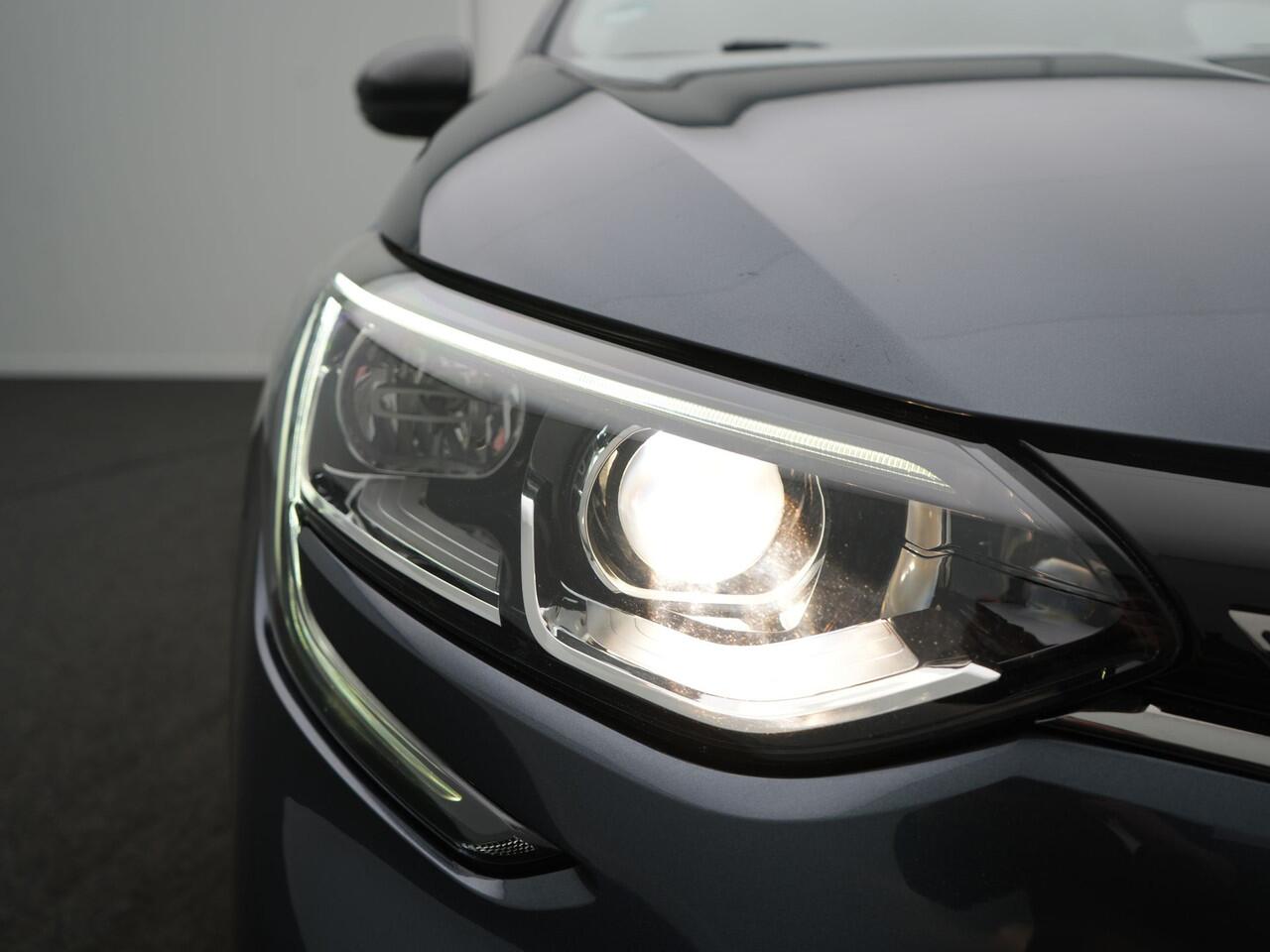 Renault MEGANE TCe 115 Limited - Occasional Lease vanaf ¤674 p/m - RIJKLAARPRIJS - All Seasonbanden - Cruise Control - Trekhaak