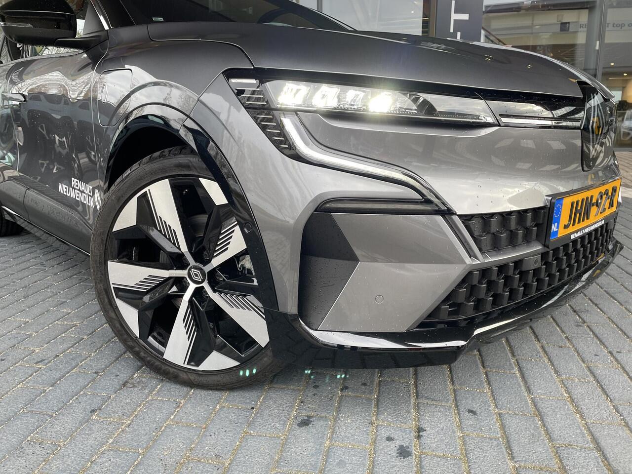 Renault MEGANE E-Tech comfort range techno 60 kWh / Demo Hillegom / Pack winter techno / pack advanced drive assist & augmented vision /