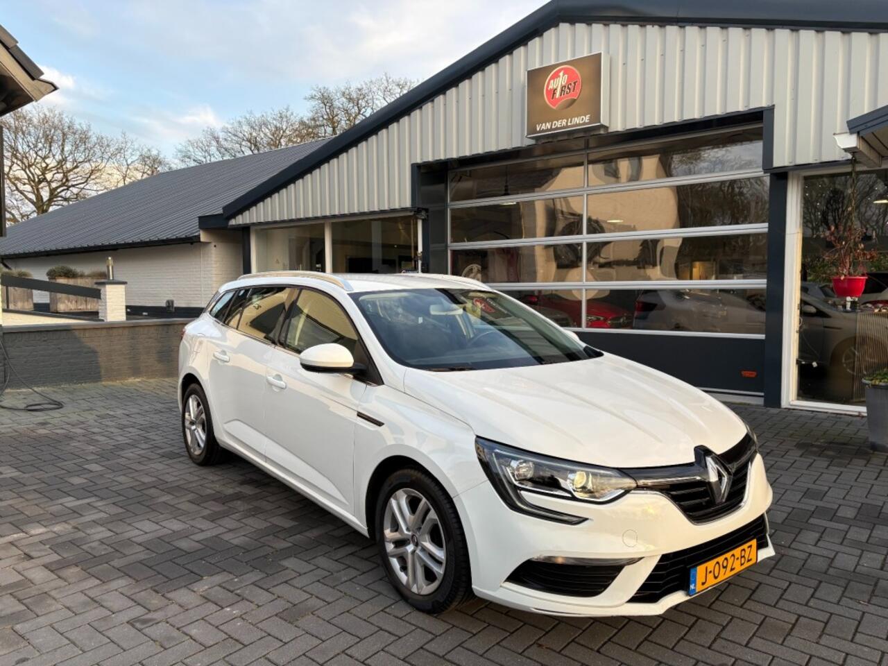 Renault MEGANE 1.3 TCE ZEN, Cruise control, Navigatie,Airco, All-in prijs inclusief apk en afleverbeurt!