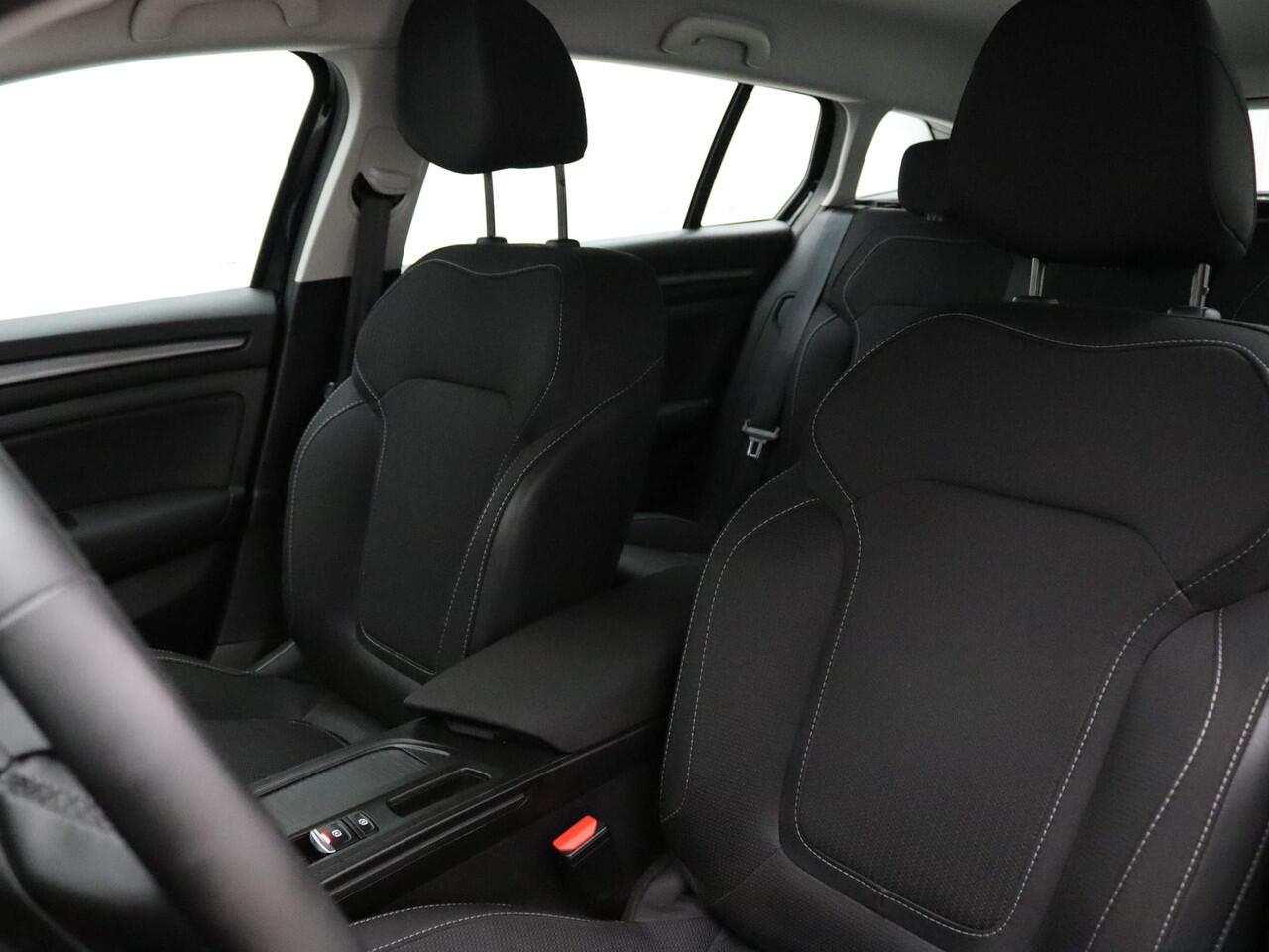 Renault MEGANE Estate E-Tech Plug-In Hybrid 160pk Business Zen Airco | Cruisecontrol | Navi | Parksens. v+a