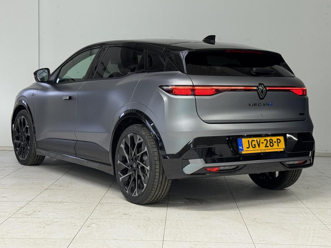 Renault MEGANE E-Tech comfort range esprit alpine 60 kWh | Demo | Warmtepomp | Harman / Kardon | Camera | Stoel + stuurverwarming |