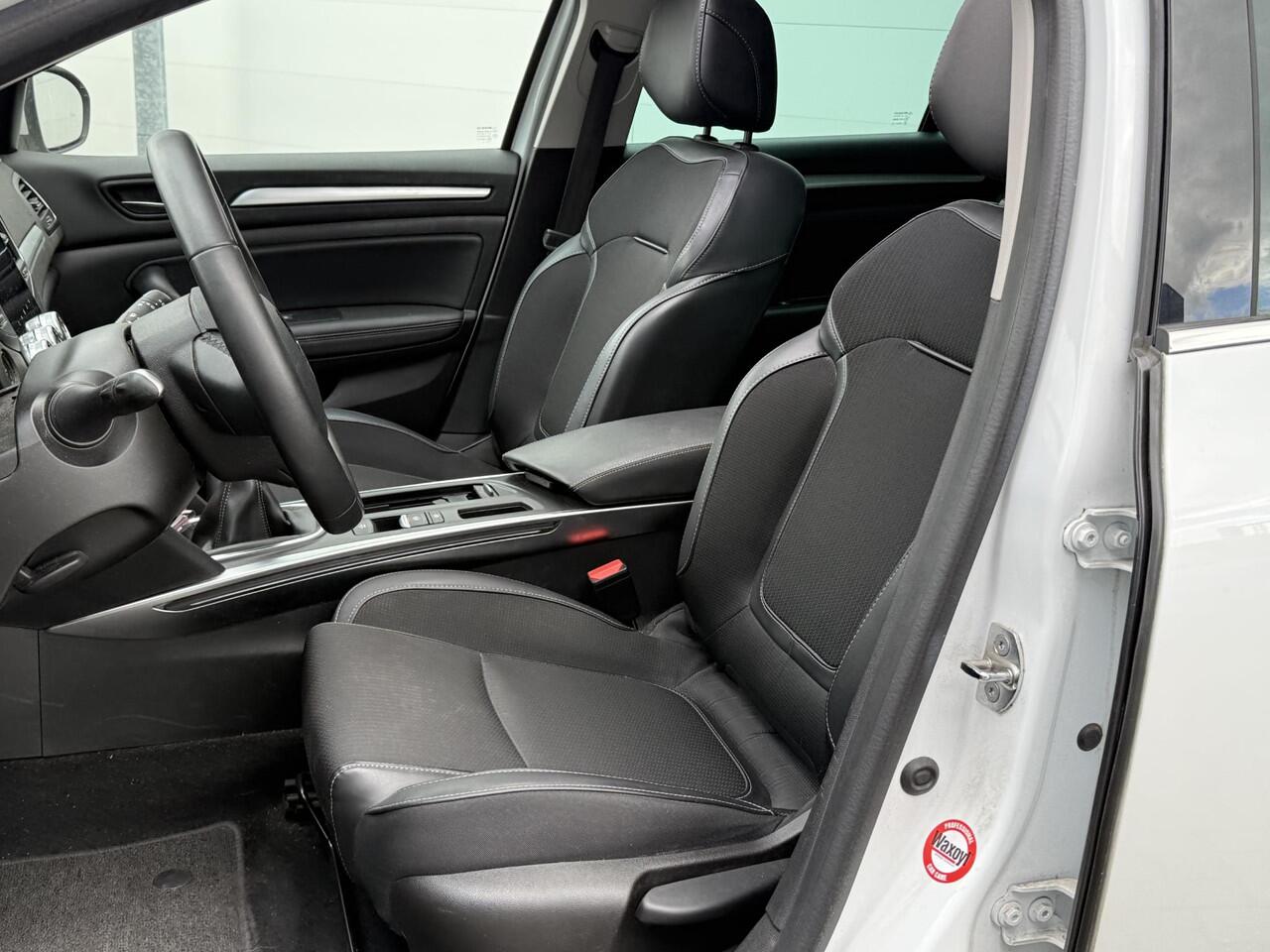 Renault MEGANE Estate 1.3 TCe Intens | Panoramadak | Parkeerhulp | Navigatie | Dealer Onderhouden