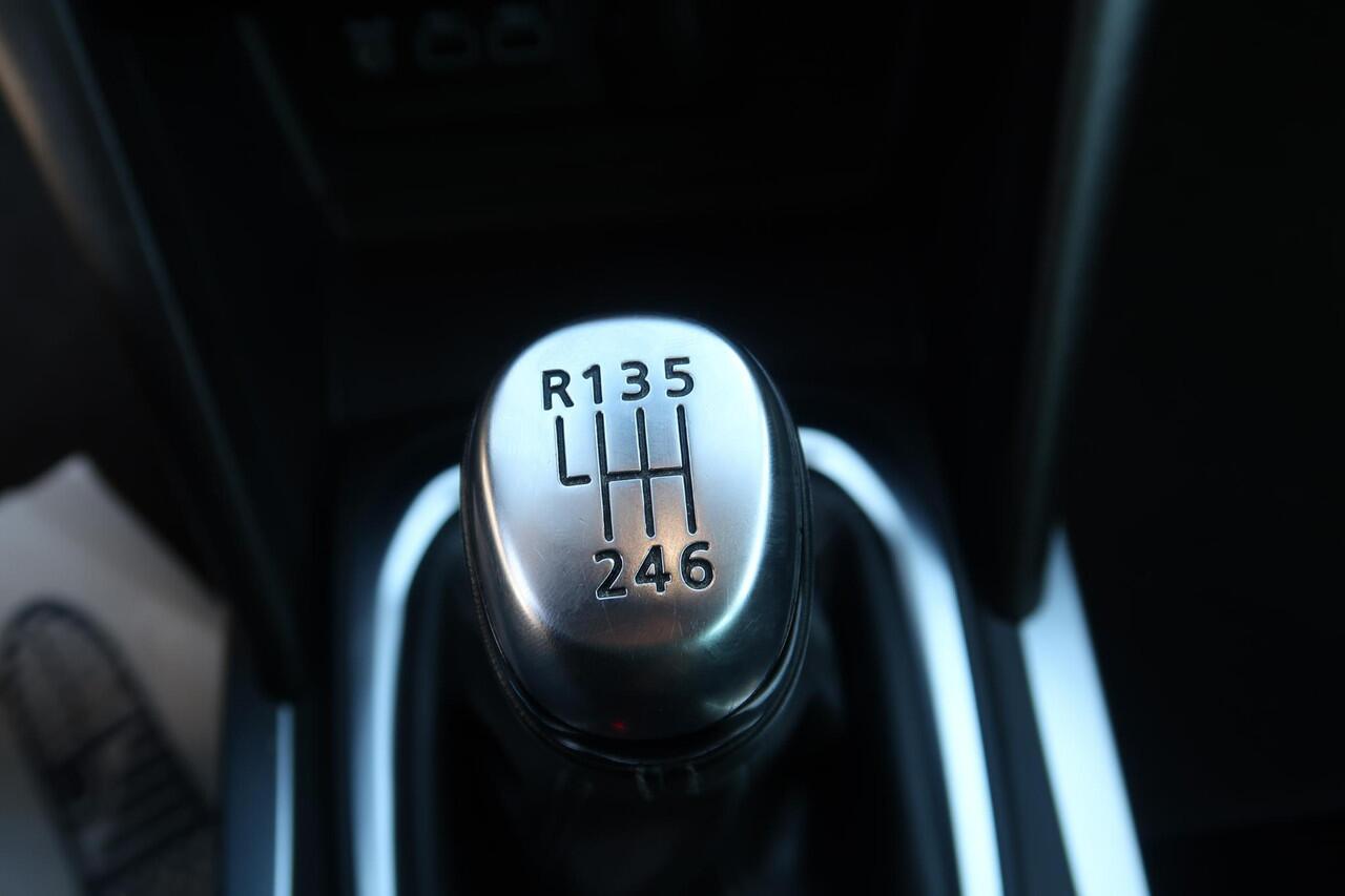 Renault MEGANE Estate 1.0 TCe Intens | NL-auto | 1e Eig | Groot navi | Camera | Trekhaak | Clima | PDC