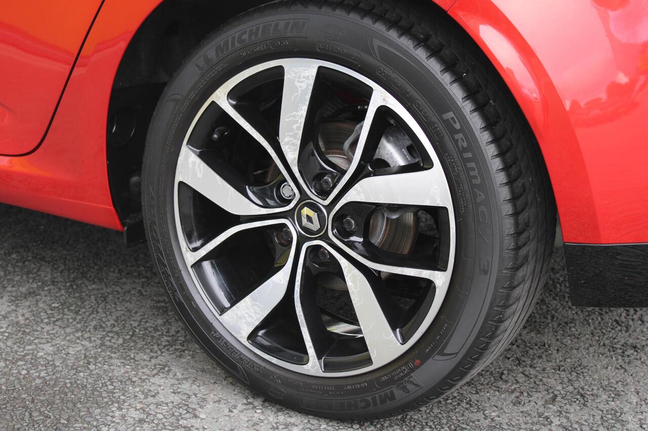 Renault MEGANE 1.3 TCe Bose | TREKHAAK | BLIND SPOT | CAMERA | PARKEERSENSOREN | CLIMATE CONTROL | CRUISE CONTROL | APPLE CARPLAY