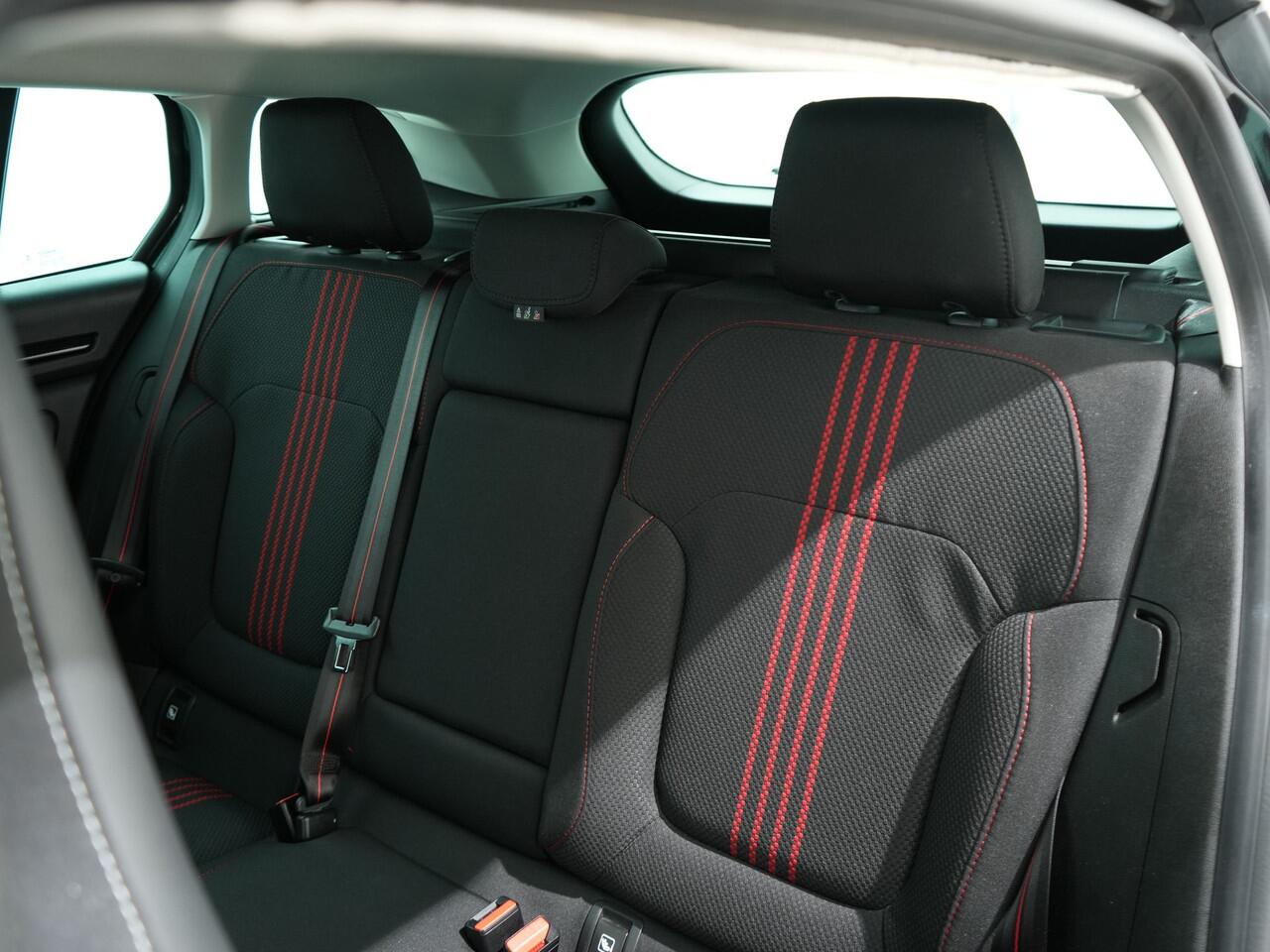 Renault MEGANE Estate 1.6 E-TECH PLUG-IN HYBRID 160PK R.S. LINE | Navi | Head-Up | Camera | Sportstoelen