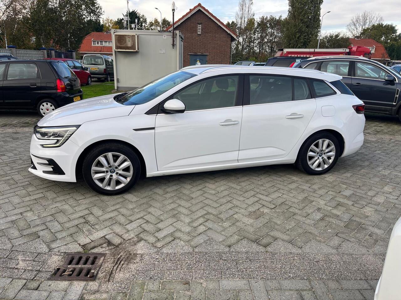 Renault MEGANE Estate automaat 1.6 E-Tech Plug-In Hybrid 160 Business Edition One navi parkeersensoren etc etc incl thuislader