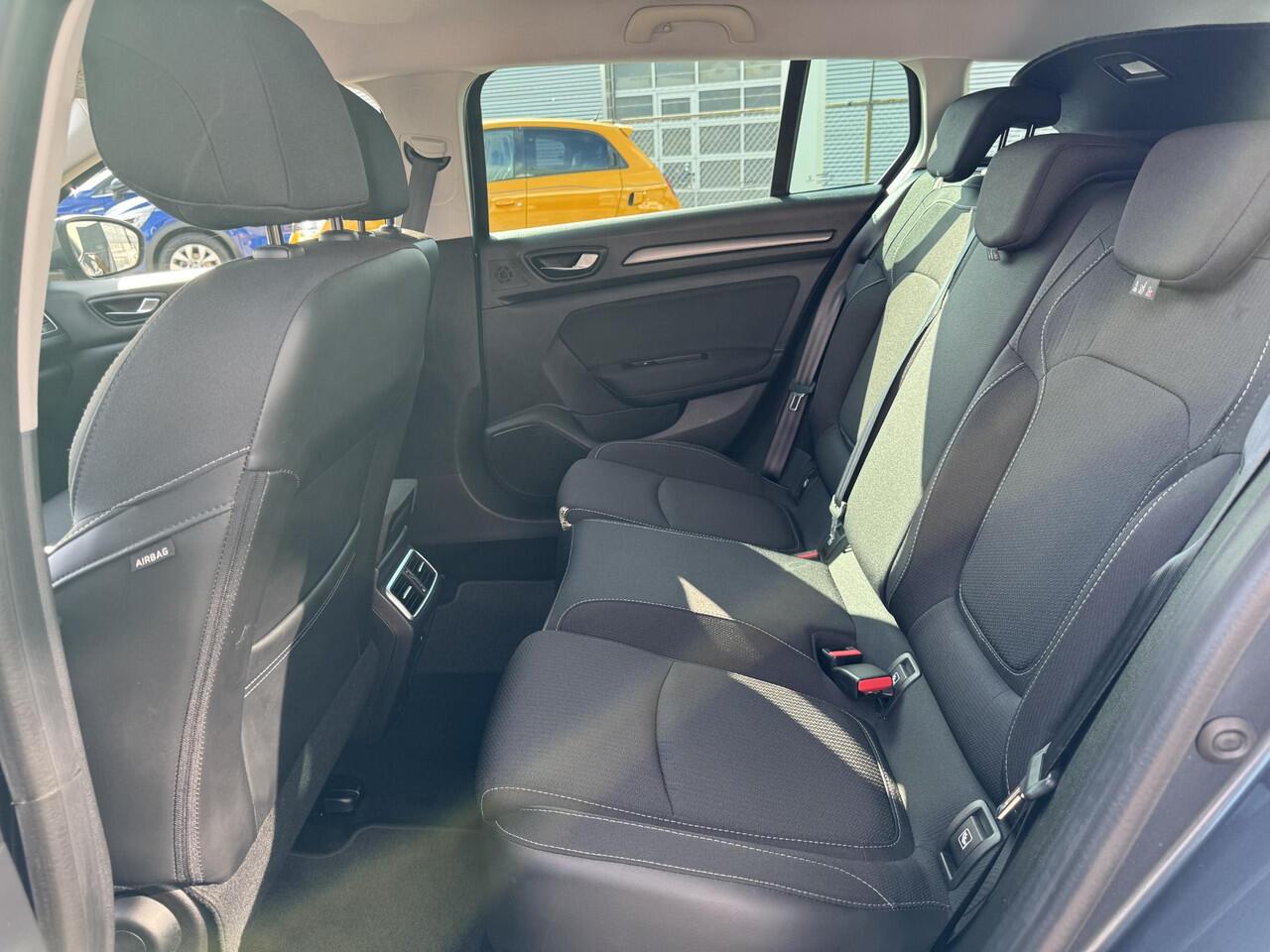 Renault MEGANE Estate 1.3 TCe Business Zen / AUTOMAAT / NAVIGATIE / STOELVERWARMING /