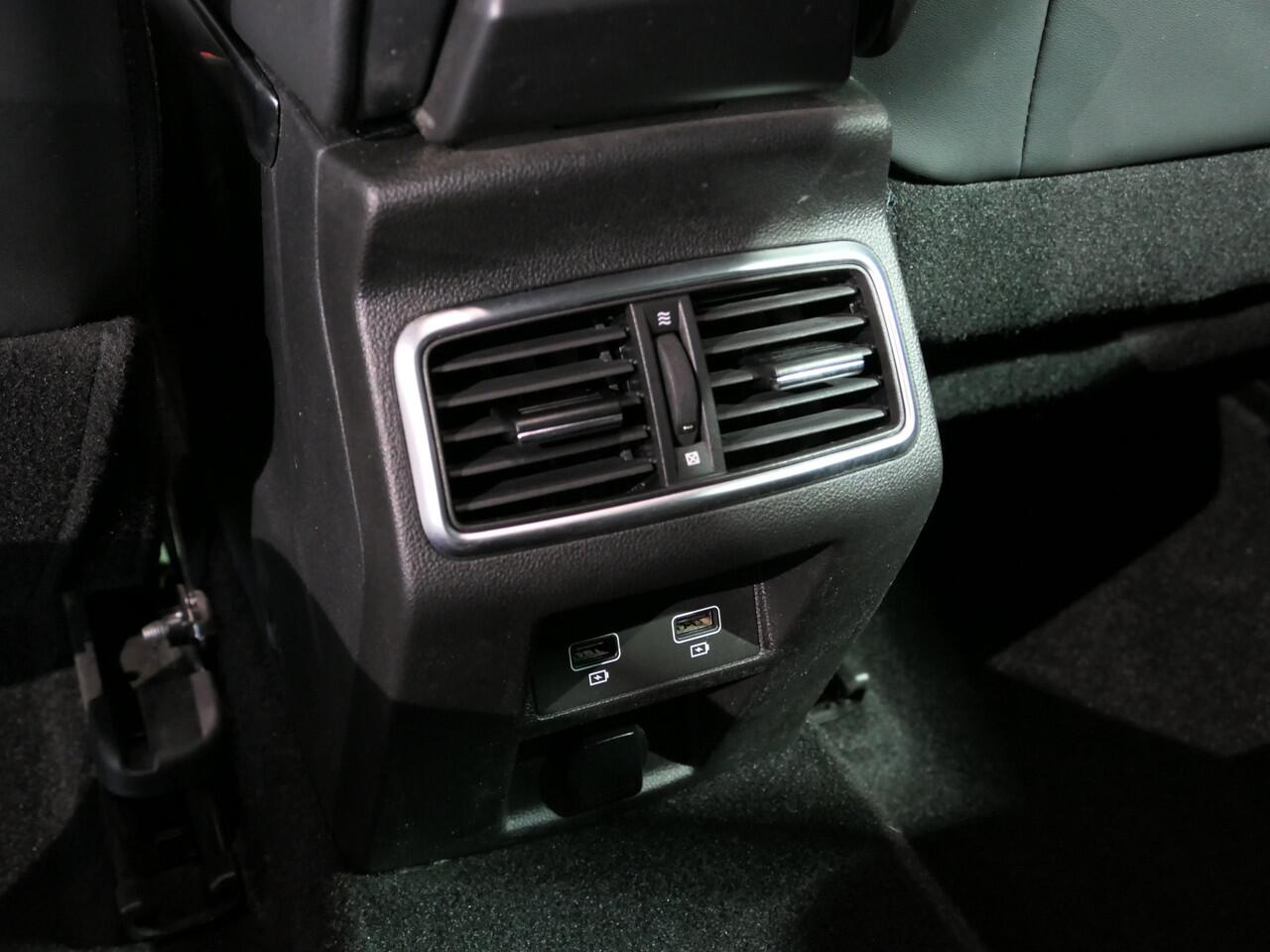 Renault MEGANE Estate 1.3 TCe Intens - Occasion Lease vanaf ¤509 p/m - Trekhaak - Sensor v+a - Cruise - Navi