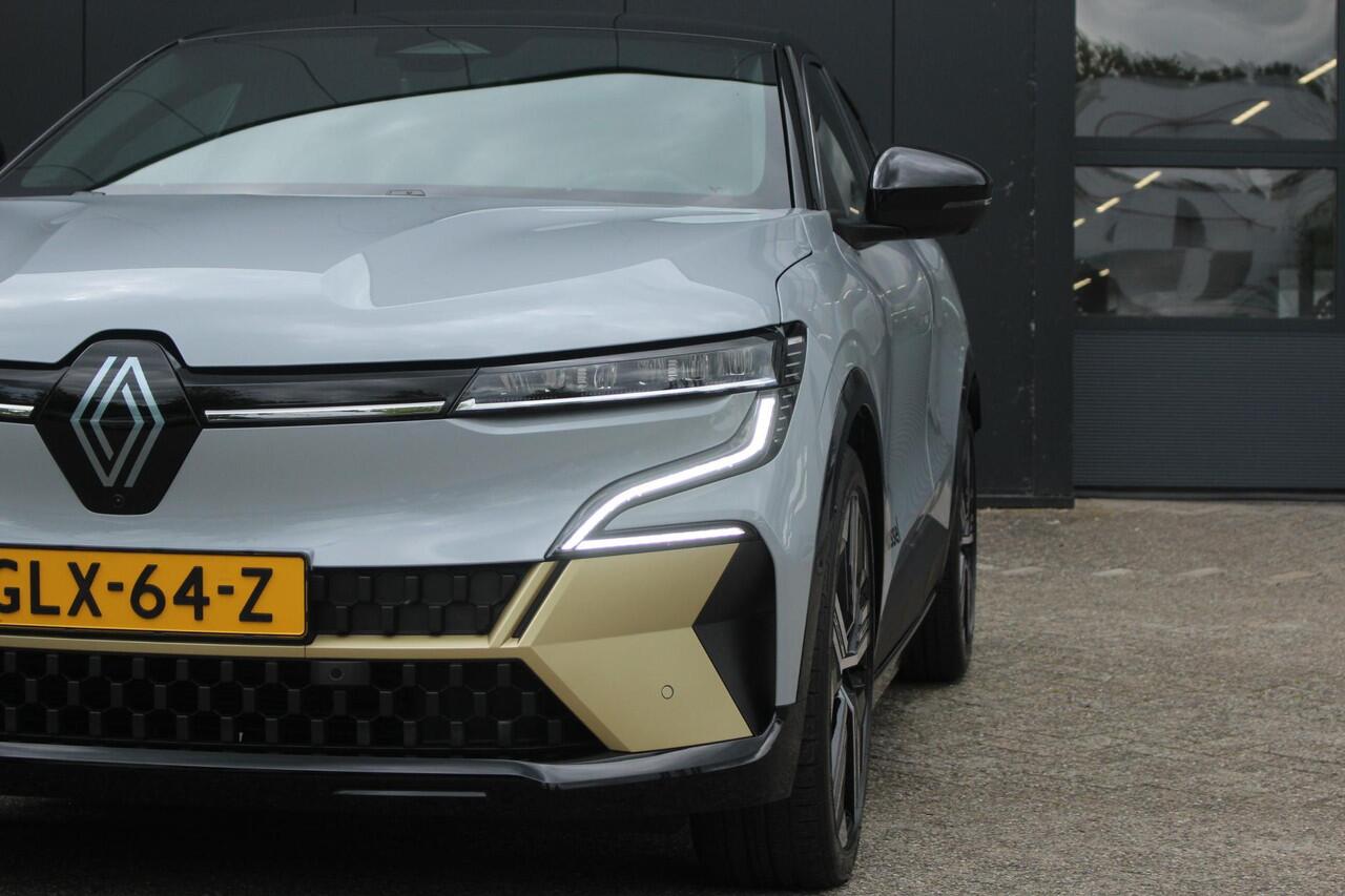 Renault MEGANE E-Tech EV60 Optimum Charge Iconic | Google Navigatie | Apple & Android Carplay | Parkeersensoren Voor & Achter | 360 Camera | Adaptieve Cruise Control | Privacy Glass | Lederen Bekleding | Keyless Entry |