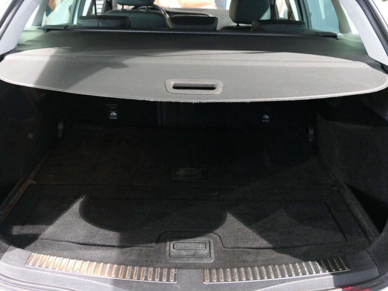 Renault MEGANE Estate 1.3 TCe Intens - Occasion Lease vanaf ¤494 p/m - Trekhaak - Sensor v+a - Cruise - Navi