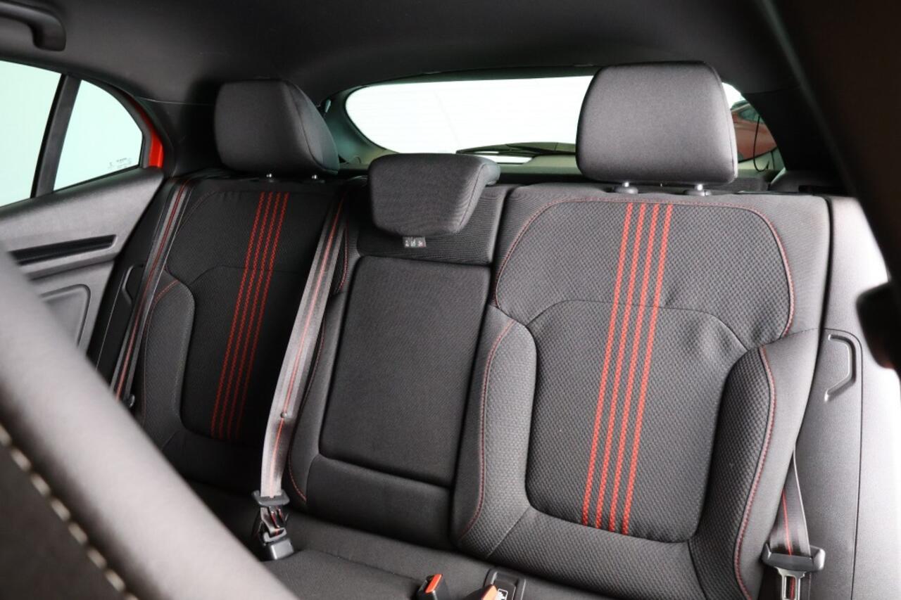 Renault MEGANE 1.6 E-TECH Plug-in Hybrid RS-Line - Stoelverwarm. HeadUp Display