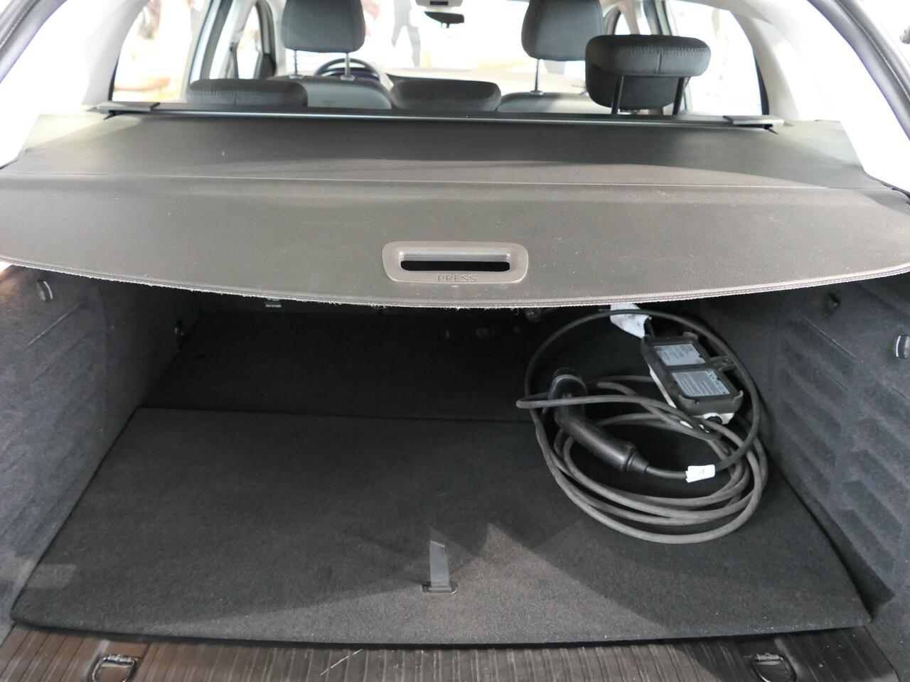 Renault MEGANE Estate 1.6 E-Tech Plug-In Hybrid 160 Zen - Navi, sensor v+a, cruise