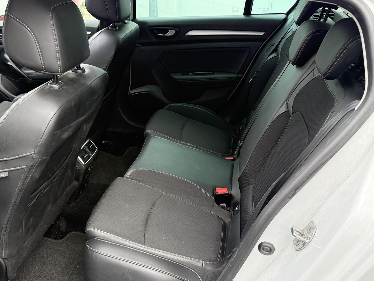 Renault MEGANE Estate 1.3 TCe Intens | Panoramadak | Parkeerhulp | Navigatie | Dealer Onderhouden