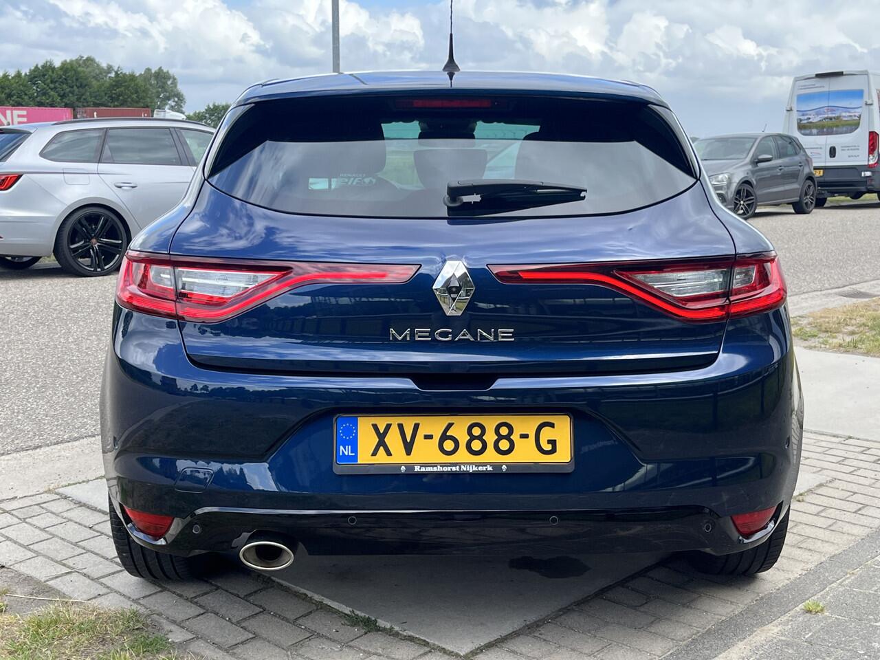 Renault MEGANE 1.3 TCe Bose 140PK / Camera / Groot scherm / Aut. Parkeren / Clima / Cruise /